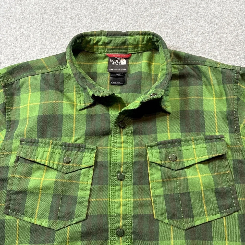 North Face Plaid Snap Button Long Sleeve Button Up Men's S Green 2 Pocket Hiking